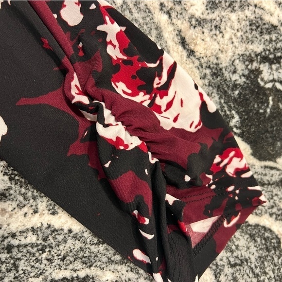 A PEA IN THE POD wine with big floral faux wrap dress with 3/4 sleeves - Picture 13 of 15